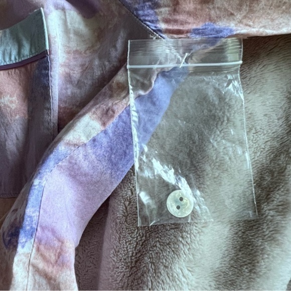 NWT Victoria’s Secret lightweight long sleeve button down pajama top size XS - Picture 6 of 7